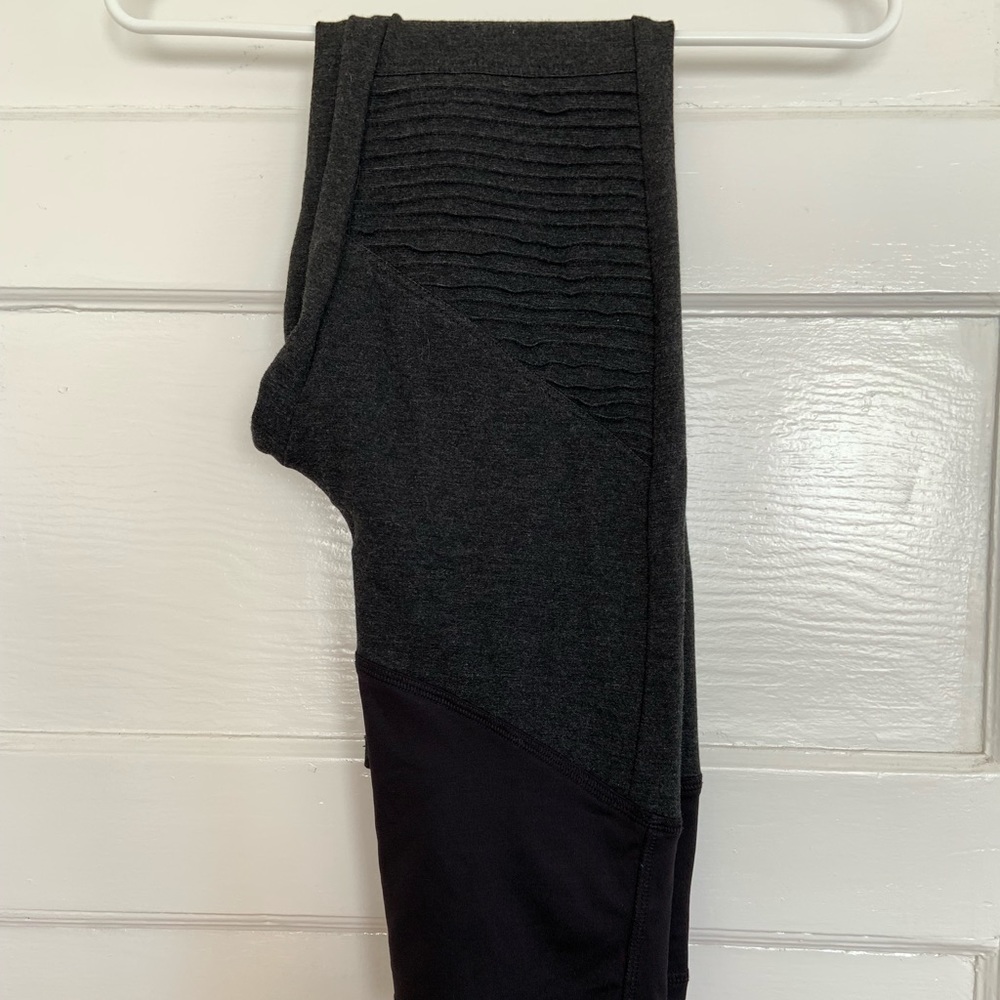 Dark grey textured maternity leggings